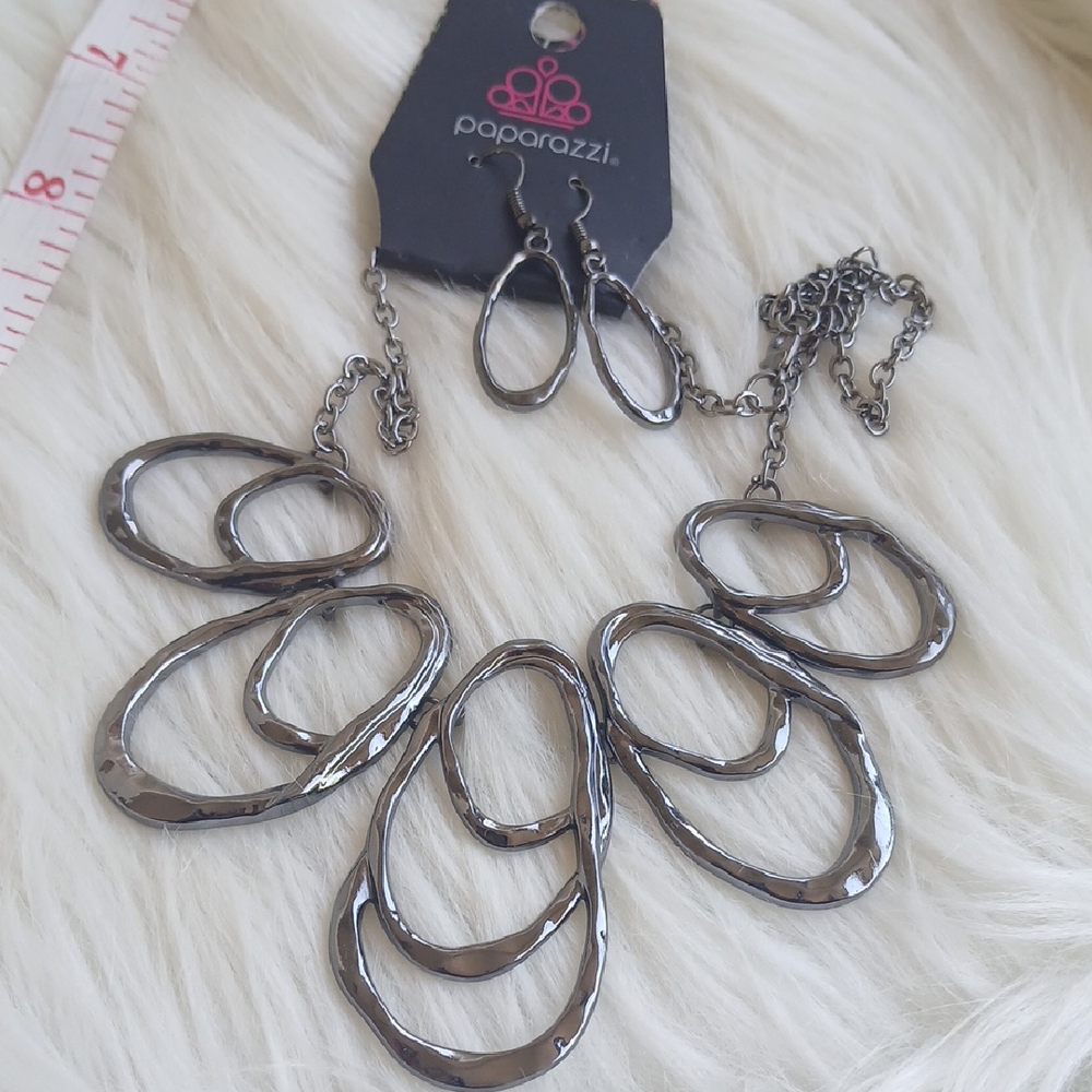 Paparazzi Elegant Metallic Black Necklace - Picture 7 of 7